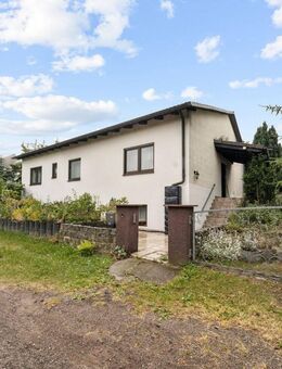 Charmanter Bungalow mit großem Grundstück in Halle-Dölau - Halle (Saale)