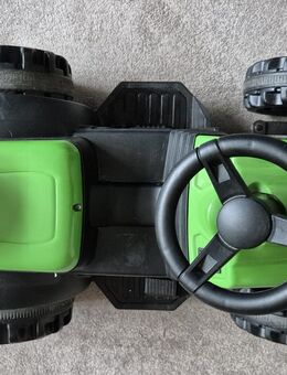 Kinder - Elektroauto- Traktor mit Anhänger neuer Akku - Hochspeyer