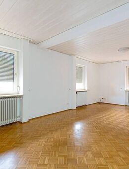 Hahn: Einfamilienhaus und großem Nebengebäude - Ober-Ramstadt