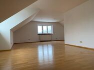KNIPFER`S IMMOBILIENSCHÄTZE - Großzügiges Dachstudio in Leitershofen zur Miete! - Stadtbergen