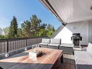 Lichterfüllte Penthouse-Wohnung mit Haus-im-Haus-Charakter und Westterrasse - München