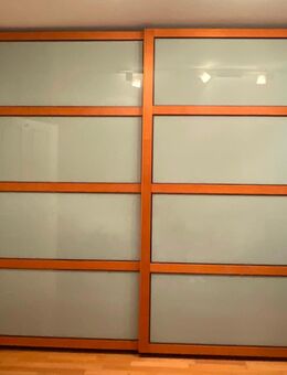 Designer Schwebetüren-Kleiderschrank silenia Ahornholz und Glas 3m lang, 2,42m hoch, 0,6m tief zu verkaufen - Detmold