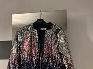 Jacke mit Pailletten 140 / 10 J - Lippstadt Zentrum