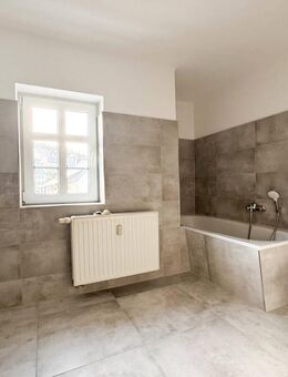 Großzügige, komplett sanierte 5-Raum-Wohnung mit zwei Bädern in Gornsdorf!! - Gornsdorf