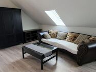 Helle, komfortable Dachgeschoßwohnung / Zimmer möbliert - Altdorf (Bayern)