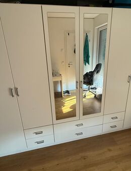 Großer Kleiderschrank weiß mit Spiegel, 6-türig, viel Stauraum - Frankfurt (Main)