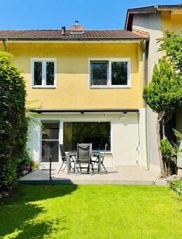 Vollständig saniertes Reihenhaus mit Terrasse, Garten und Garage - Berlin