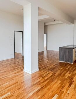 Große und lichtdurchflutete 4 Zimmerwohnung mit Loftcharakter - Berlin