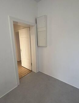 Altbauwohnung im 1. OG, Erstbezug nach Renovierung - Duisburg