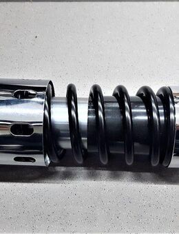 Kawasaki VN 1600 Federbein, neu - originalverpackt Artikelname: STOßDÄMPFER (SHOCKABSORBER,LH) Hersteller: Kawasaki OEM Nummer: 45014-0108 (450140108) - Weimar Zentrum