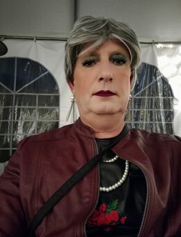 Transgender sucht reifen, ungebundenen Gentleman - Appen
