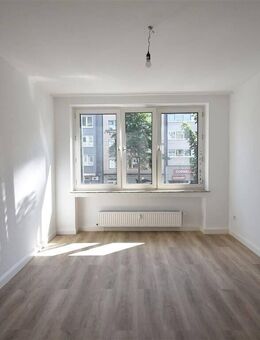 Frisch renoviert! 2-Zimmer-Wohnung mit Balkon - Düsseldorf
