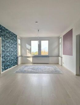 Modernisierte Wohnung mit Einbauküche und Stellplatz in zentraler Lage - Solingen (Klingenstadt)