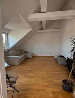 Lichtdurchflutete 3-Zimmer-Dachgeschosswohnung mit Süd-Loggia, Stellplatz & Einbauküche – Bezug ab 01.01.2026 möglich! - Nürnberg