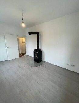 moderne 2-Raum Wohnung mit großem Garten und Nebengebäude - Bilzingsleben