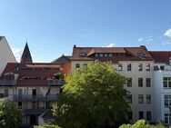 Freundliche 2-Raum-Wohnung in der City mit EBK, Balkon, Badewanne und Dusche, Stellplatz möglich - Görlitz