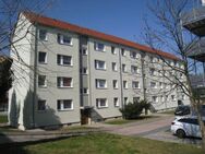 Ruhige Lage: 2 Zi. Wohnung mit Balkon in der Fröbelstr. 8 im 2.OG - Weißenfels