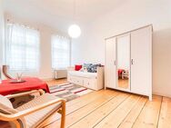 Altbau-Flair: Bezugsfreie Einzimmerwohnung mit Balkon - Berlin