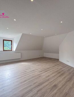 Großzügige 4 Zimmer Dachgeschosswohnung mit Gartennutzung - Varel