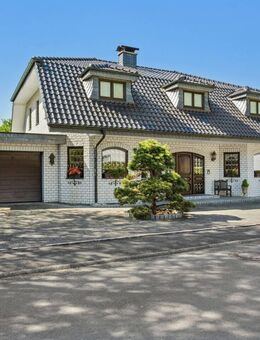 Exklusives Einfamilienhaus mit traumhaftem Gartenparadies in Lohmar - Lohmar