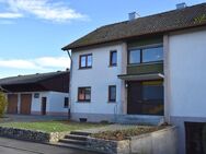 Zweifamilienhaus mit Wirtschaftsgebäude und Baugrundstück in Oberrotweil - Vogtsburg (Kaiserstuhl)