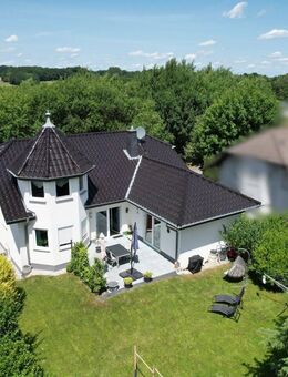 Asbach: Stilvolles Mehrgenerationenhaus - Mit Türmchen und Gartenparadies - Asbach (Landkreis Neuwied)