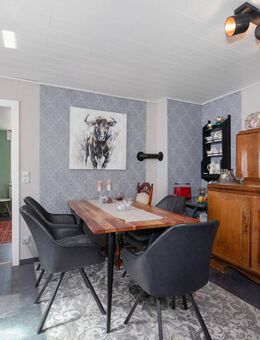 Wo der Hahn kräht und das Herz lacht: Charmantes Familienhaus mit Hof und Scheune! - Dettenheim