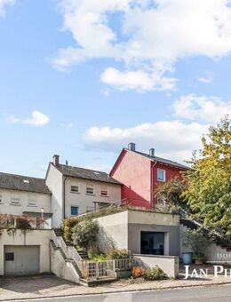 Familienfreundliches Reihenhaus mit Garage, Stellplatz & Garten - Schlüsselfeld