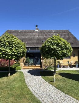 Viel Platz zum Wohlfühlen - Gepflegtes Haus mit Garten und überdachter Terrasse - Heidgraben