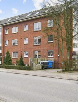 Große 3-Zimmer-Wohnung mit Balkon in zentraler, aber ruhiger Lage von Neumünster - Neumünster