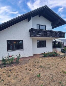 Jetzt zugreifen! Großes Einfamilienhaus mit Fernblick, schönem Grundstück und zwei Garagen - Georgensgmünd
