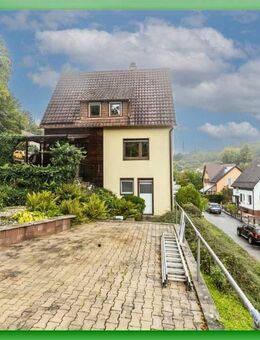 freistehendes Einfamilienhaus mit Garten, Dachterrasse, Garage und großem Aussenstellplatz - Mühlacker