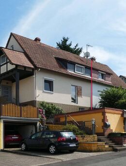AUMÜLLER-Immobilien - Gemütliche Doppelhaushälfte mit drei Garagen und zwei Terrassen - Birstein