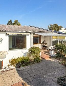 Sanierungsbedürftiges Reihenendhaus mit Vollkeller wartet auf Ihre Ideen! - Kassel