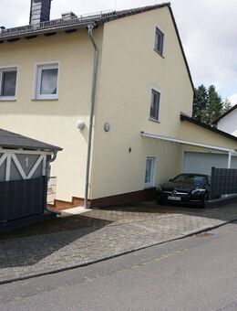 Saniertes und geräumiges Einfamilienhaus in idyllischer Lage - Hohenstein (Hessen)