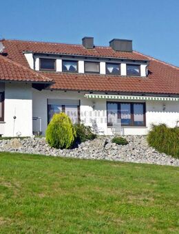 Gepflegter Walmdach-Bungalow in unverbaubarer, ruhiger Höhenlage in Brennberg - Brennberg