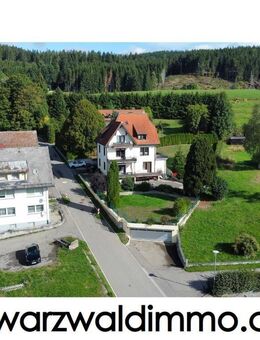Großzügige 3-Zimmerwohnung, Garage und Außenstellplatz in guter Aussichtslage von Häusern - Häusern