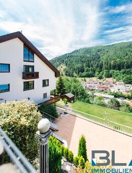 Exklusive Villa im Landhausstil - mit Wellnessbereich, Aufzug und großzügigem Raumkonzept - Bad Wildbad