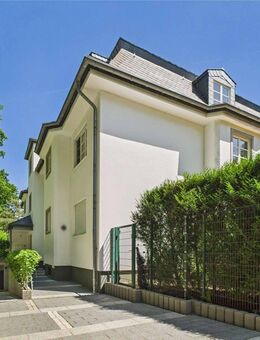WOHNBAU: Leben mit Stil: Maisonette-Wohnung in Lindenthal mit direktem Zugang zum Stadtwald - Köln