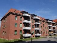 2,5 Zi. DG Maisonette Wohnung mit Fahrstuhl, Balkon und Stellplatz im Wilhelminischen Hof - Zerbst (Anhalt)
