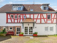 Traumoase in Florstadt! Haus im Haus mit ca. 220 m² Wohnfläche! Traumgarten mit großem Schwimmteich! - Florstadt