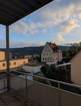 Frisch renovierte 3,5-Zimmer-Wohnung mit Balkon, Garage & zwei Stellplätzen – sofort bezugsfertig - Plüderhausen