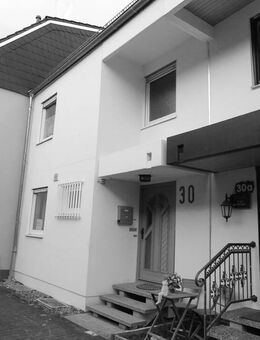 Großzügig geschnittenes, teils renoviertes Reihenmittelhaus mit großem Garten in Oppau! - Ludwigshafen (Rhein)