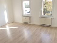 Schöne helle Wohnung mit LAMINAT und EBK in zentraler Lage !!! - Luckenwalde