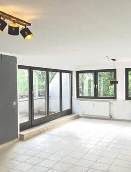 Wunderschöne Wohnung - zwei Balkone und Blick ins Grüne - Feucht