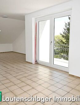 Ganz oben mit Balkon! 3,5-Zimmer-Dachgeschoss-Wohnung in Lupburg bei Parsberg - Lupburg