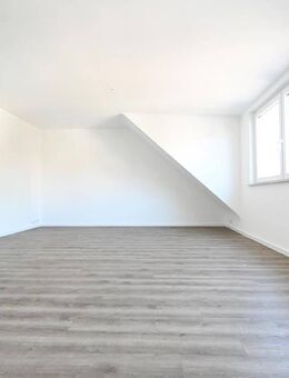 Sanierte 2-Zi. Dachgeschosswohnung in Büderich * ca. 72,50m² * Fußbodenheizung * Balkon * Einbauküche * Tageslicht-Du... - Meerbusch