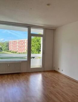 Großzügige 2 Zimmer Wohnung mit Balkon - Kiel
