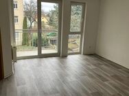Günstige und frisch renovierte 2-Zimmer mit Dusche und Balkon in beliebter Lage! TG mgl. - Chemnitz