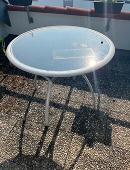 Zu verschenken. Aluminium Tisch mit Glasplatte. - Waiblingen